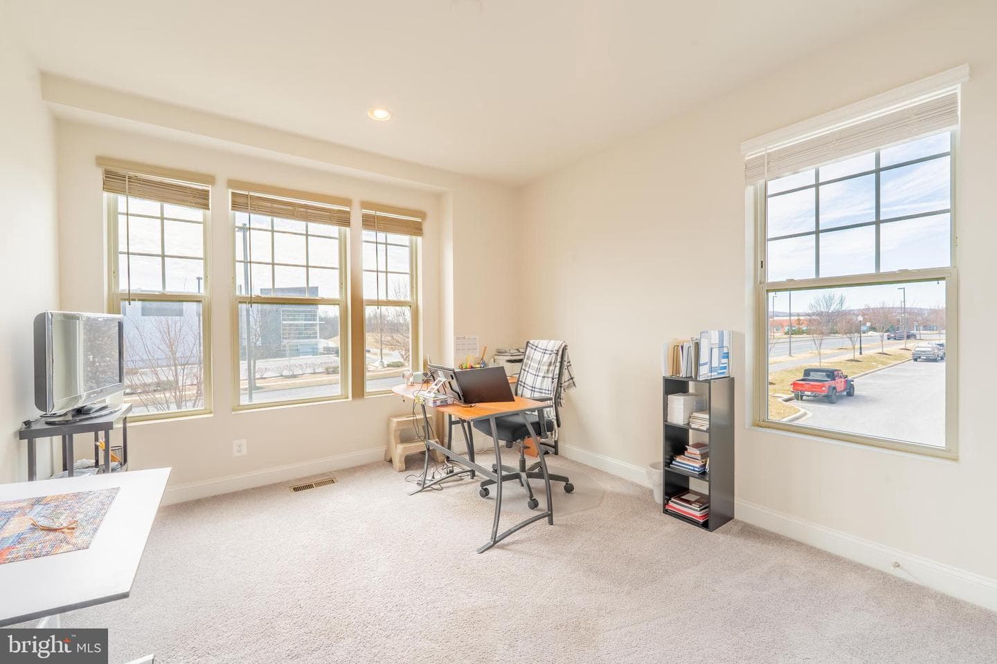 7070 Executive Way photo 32
