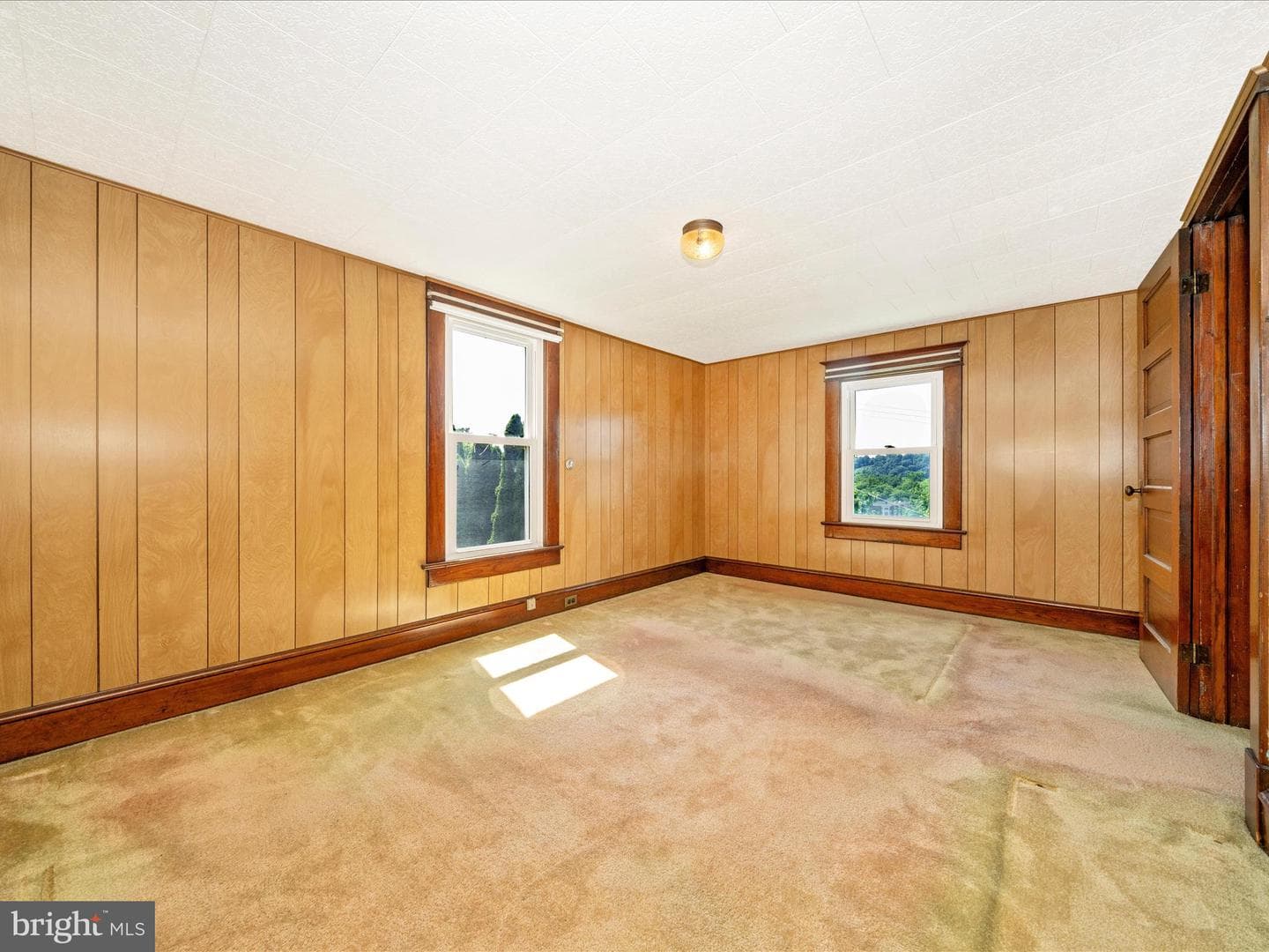 7 W B Street photo 32