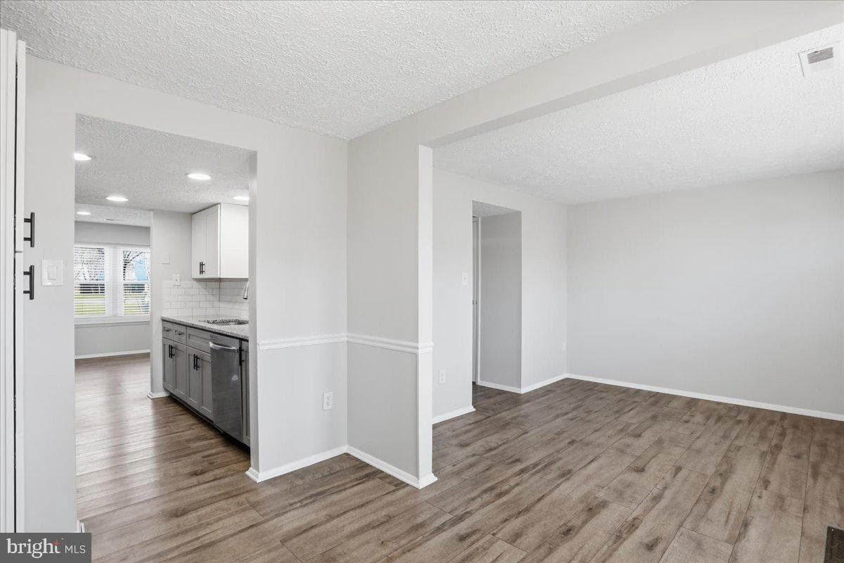 6734 Fallow Hill Court photo 2