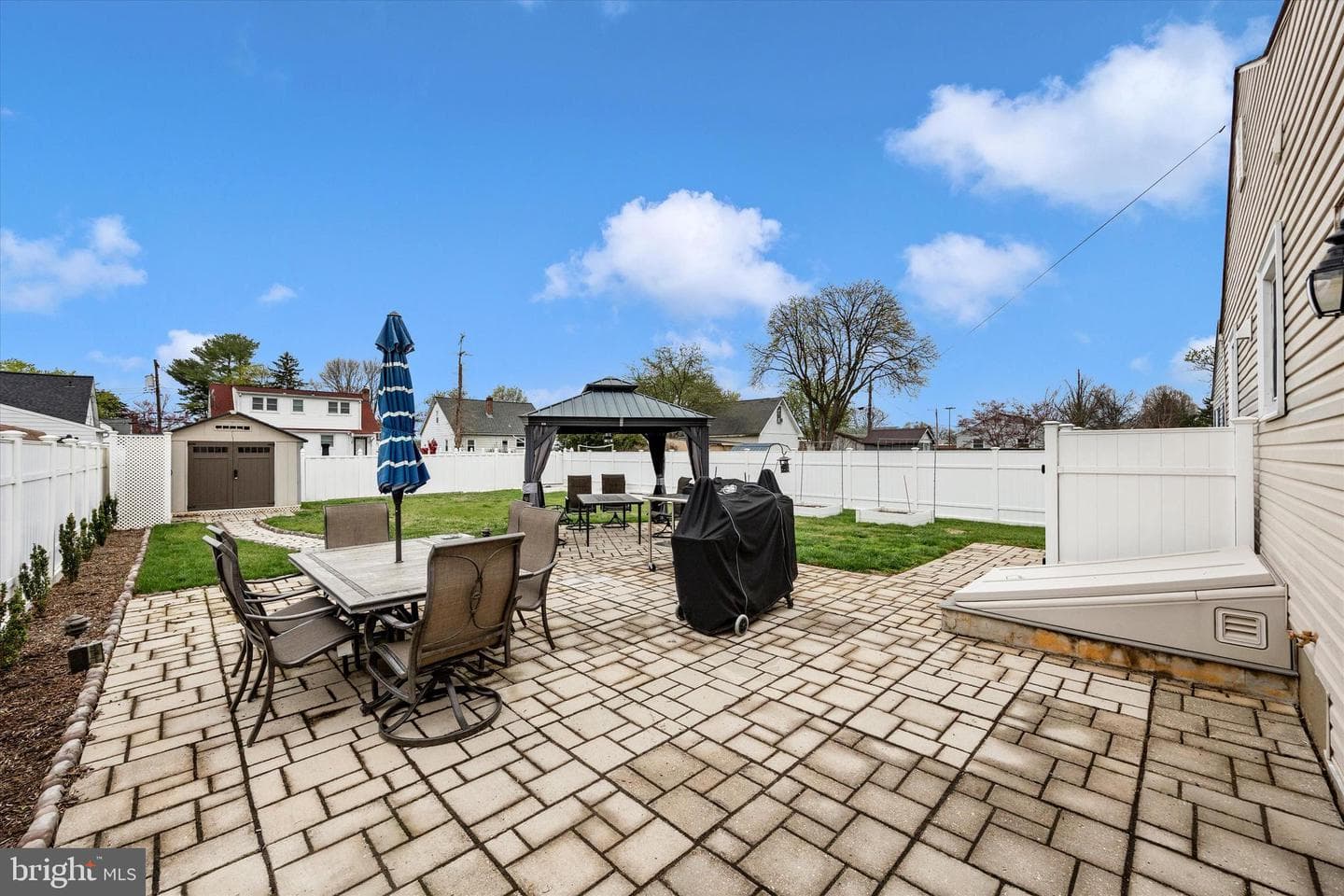 307 Redwood Avenue photo 18