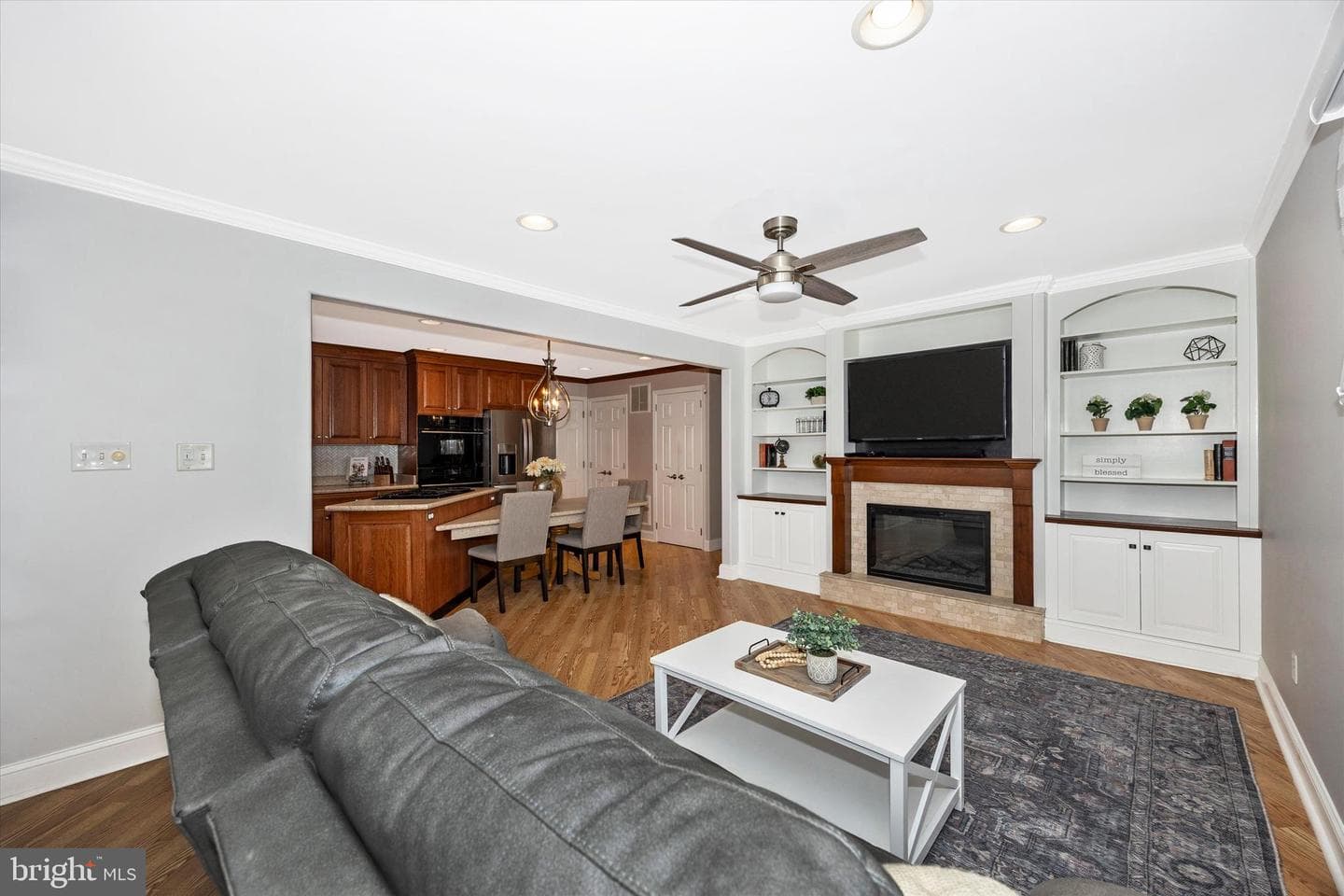 307 Redwood Avenue photo 3