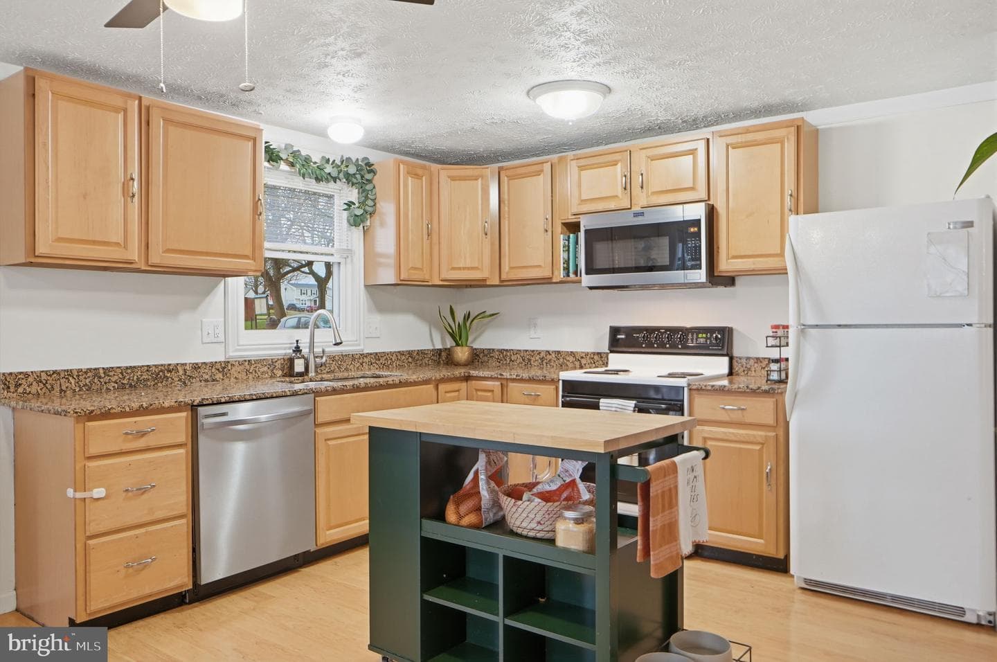 447 Center Street photo 7