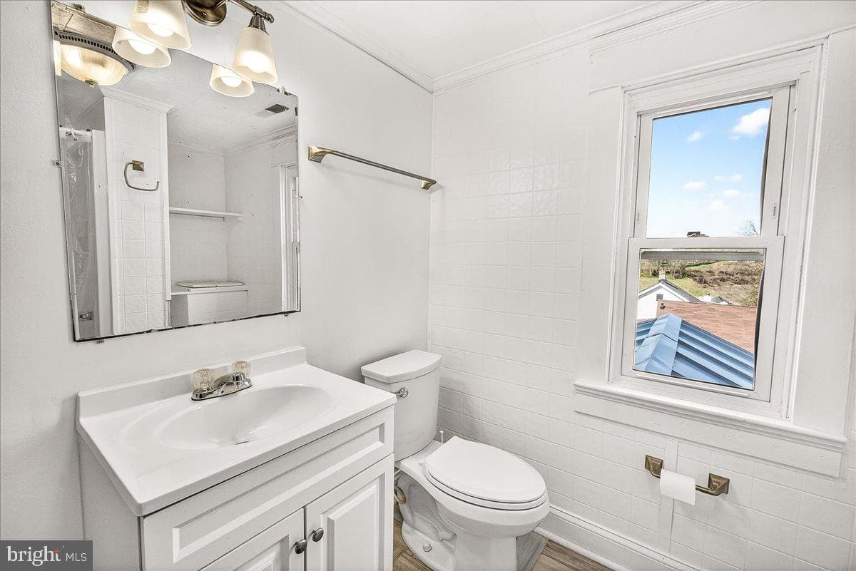 801 N Maple Avenue photo 23