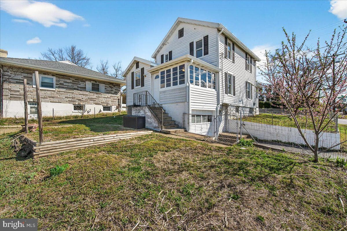 801 N Maple Avenue photo 6