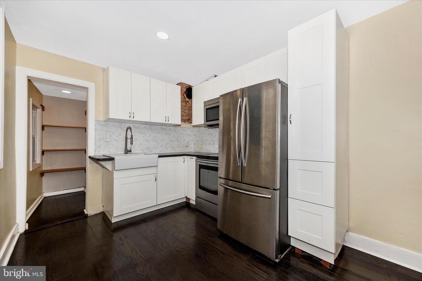 467 W South Street photo 14
