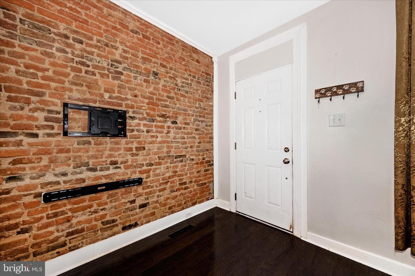 467 W South Street photo 3