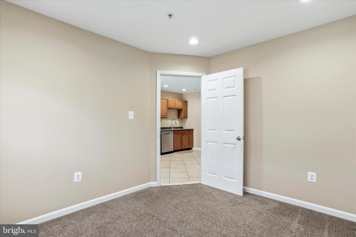 2544 Emerson Drive photo 32