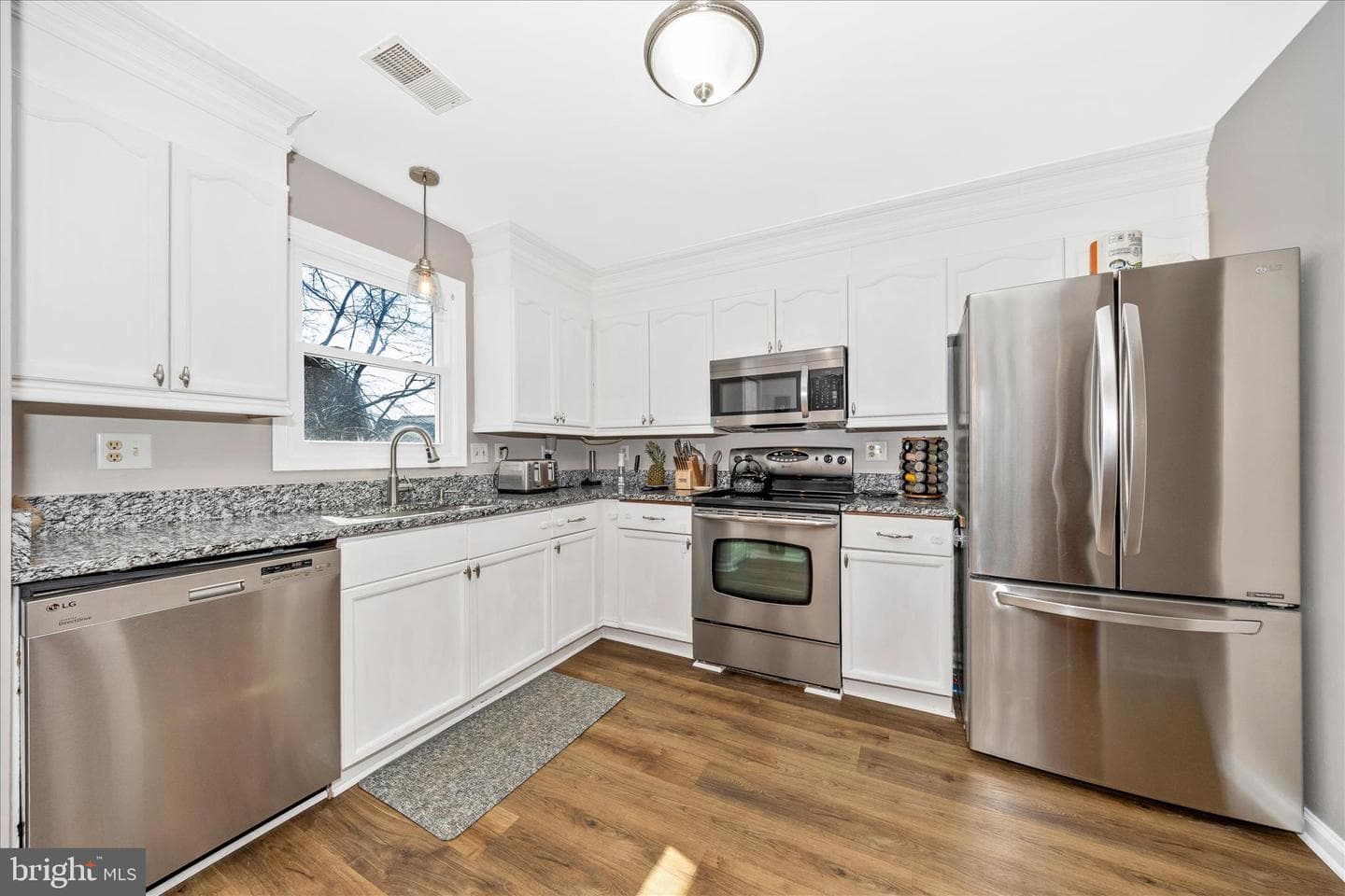 10747 Edgewood Court photo 9