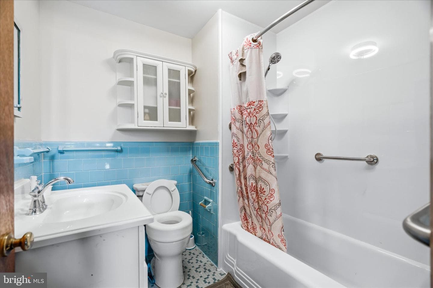 615 Taney Avenue photo 22