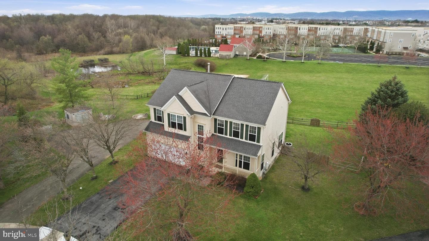 1707 Dearbought Court photo 2
