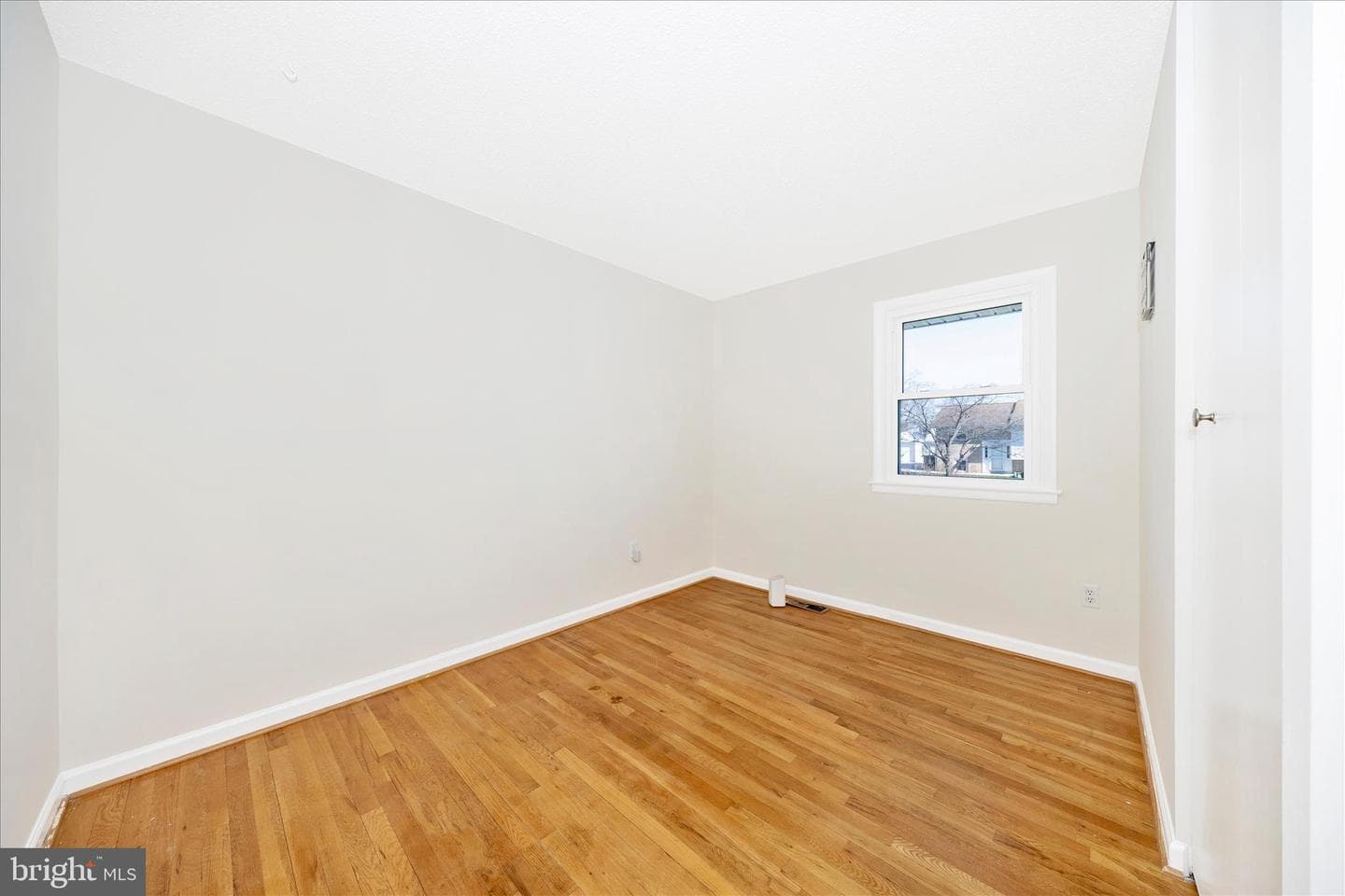 1606 Wise Road photo 20