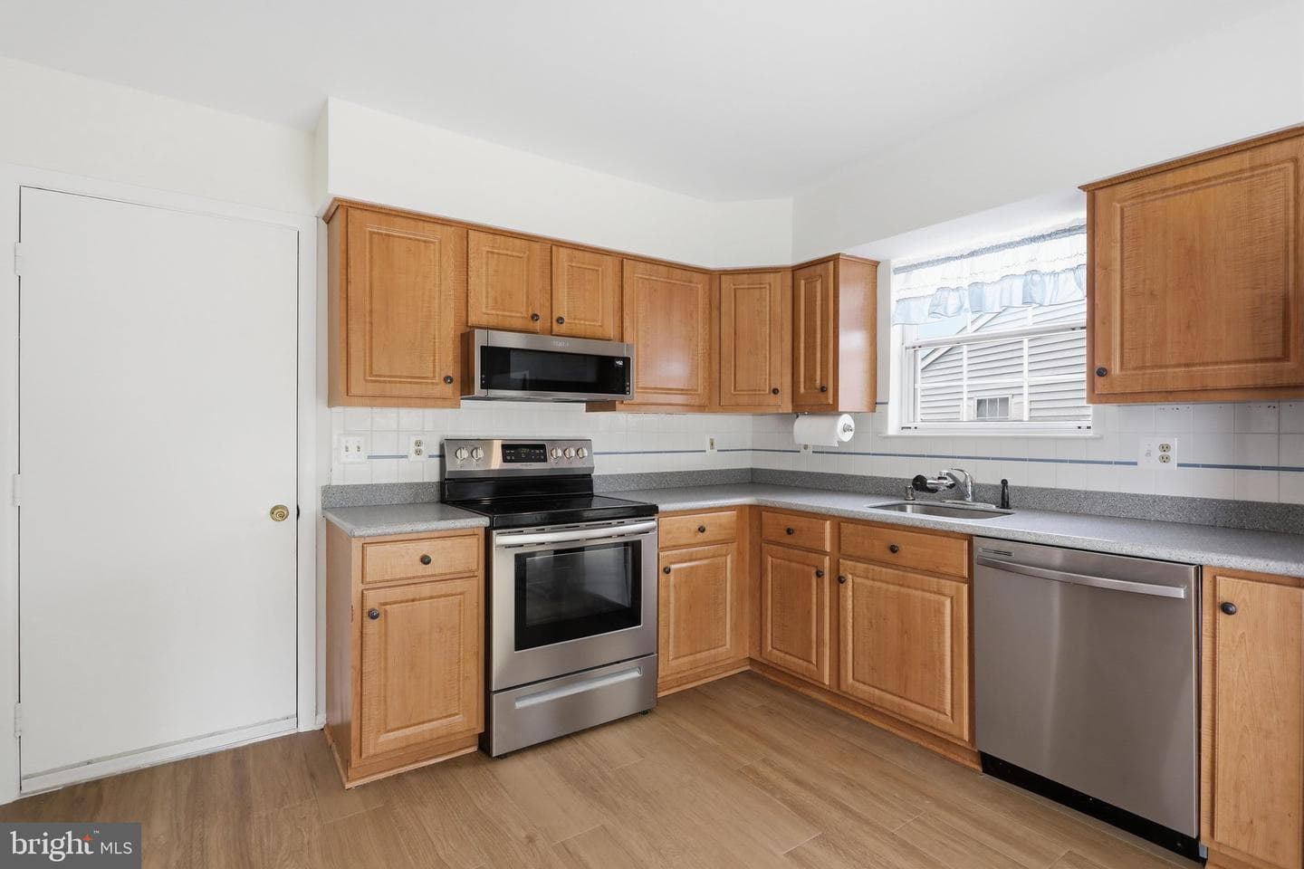 5661 Crabapple Drive photo 9