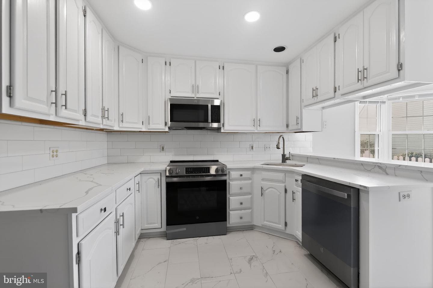 825 Dunbrooke Court photo 14