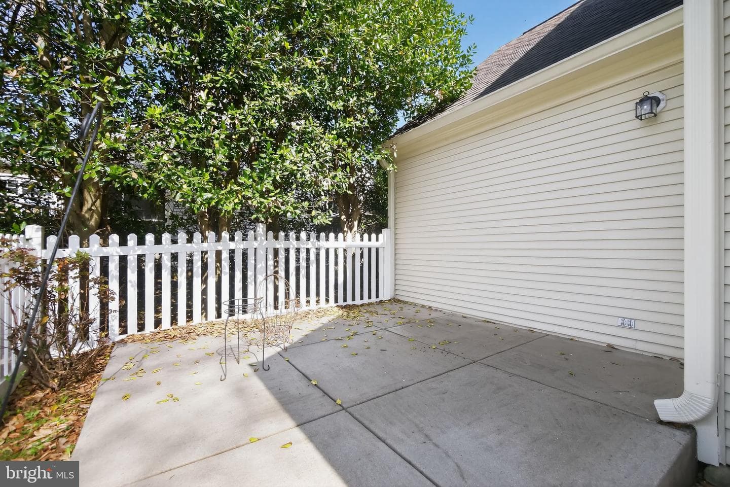 825 Dunbrooke Court photo 2