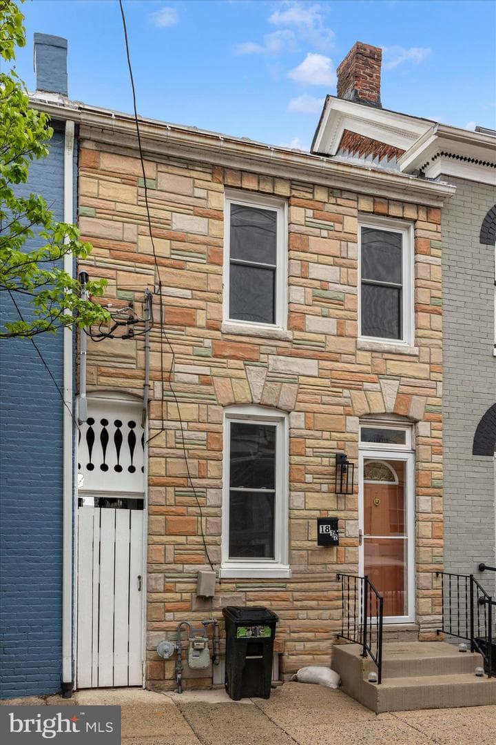 18 1/2 N Wisner Street photo 2