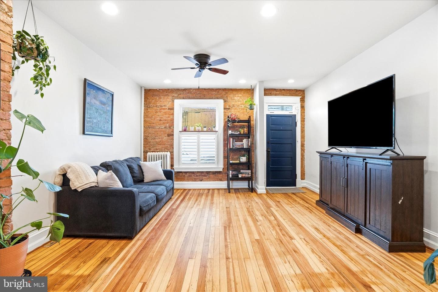 205 E 4th Street E photo 3