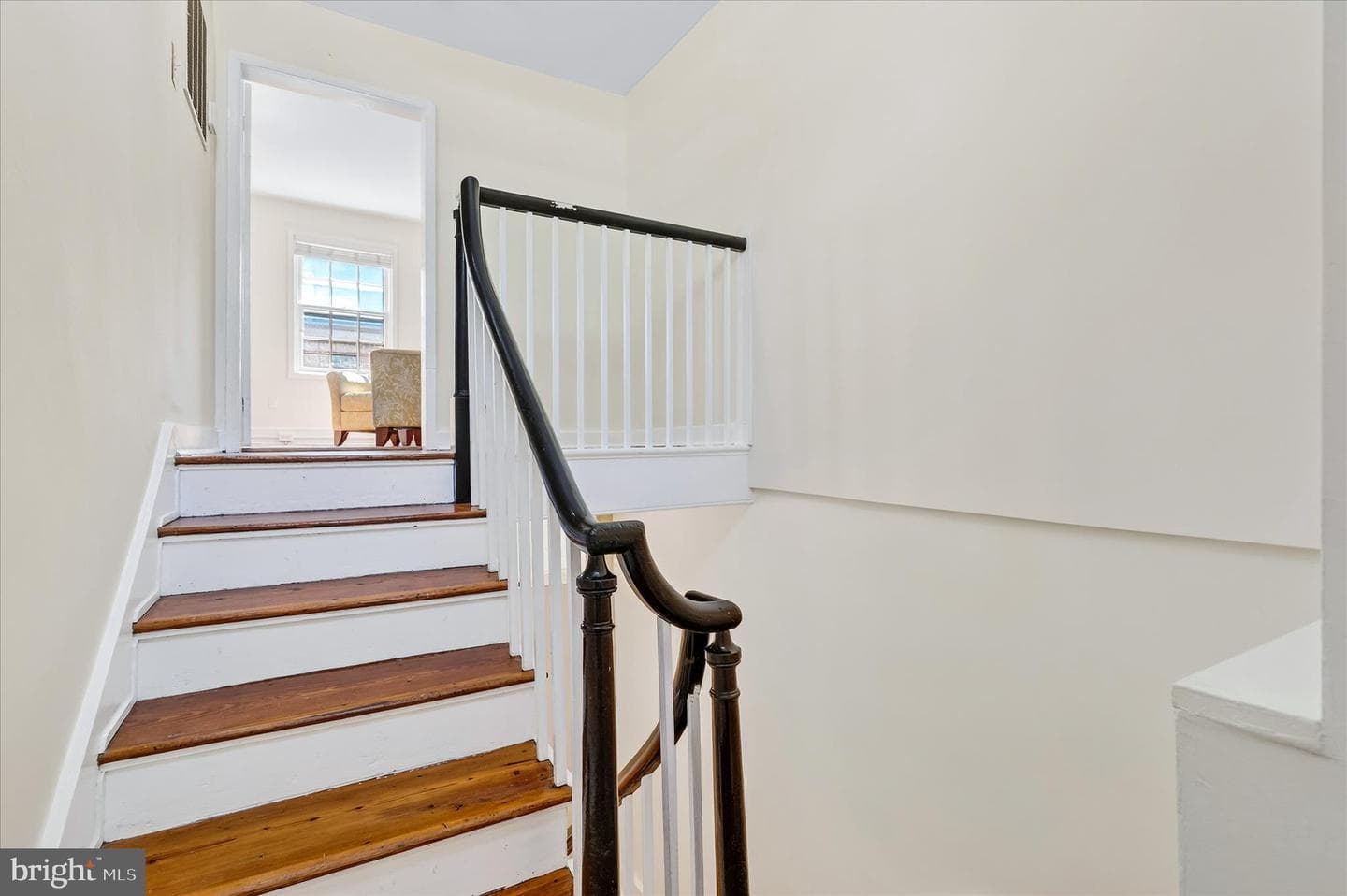 225 E 2nd Street photo 55