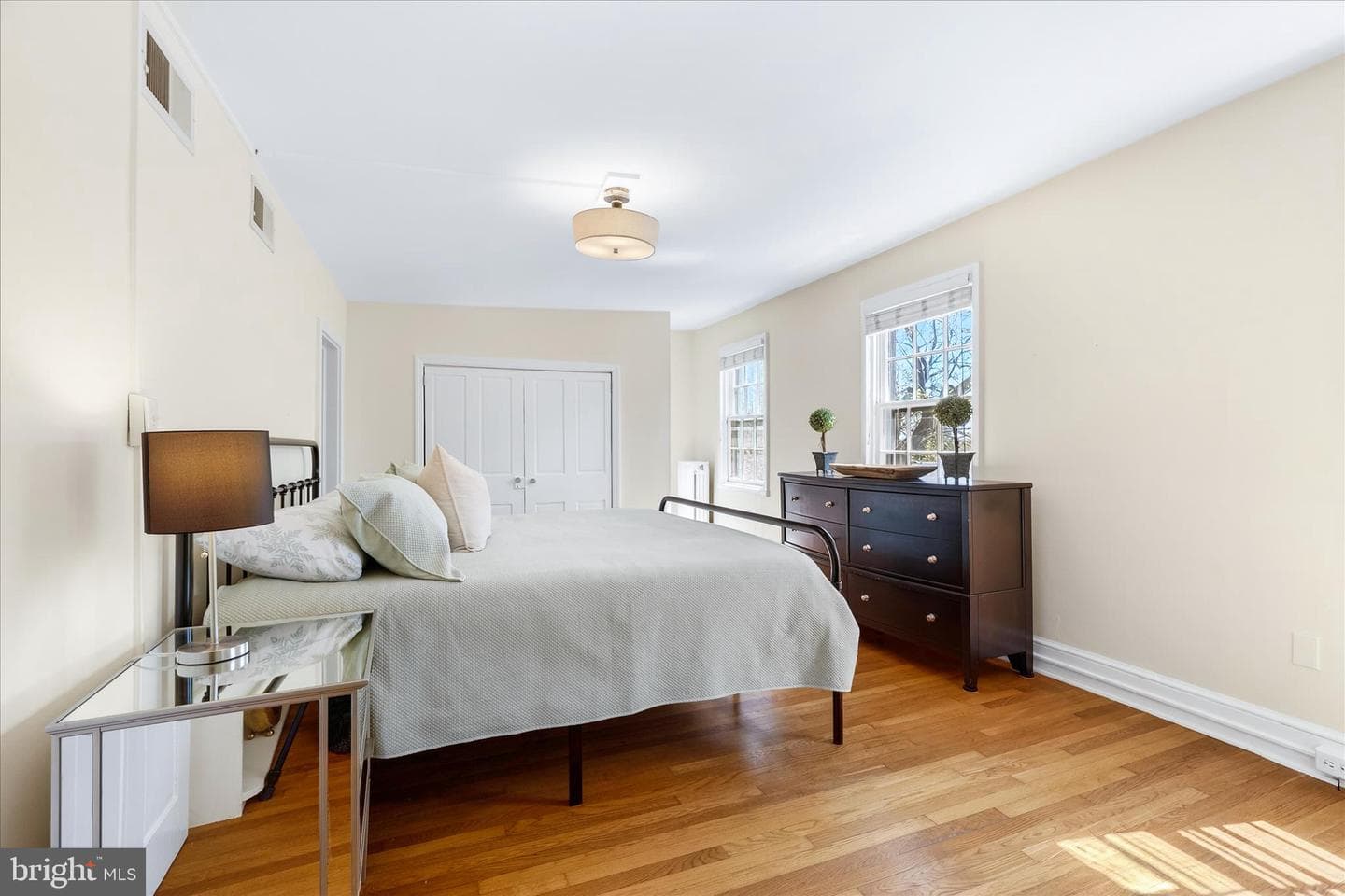 225 E 2nd Street photo 66