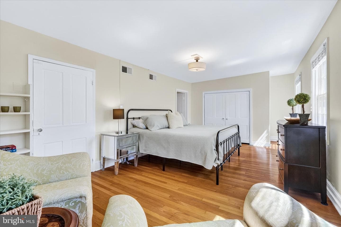 225 E 2nd Street photo 67