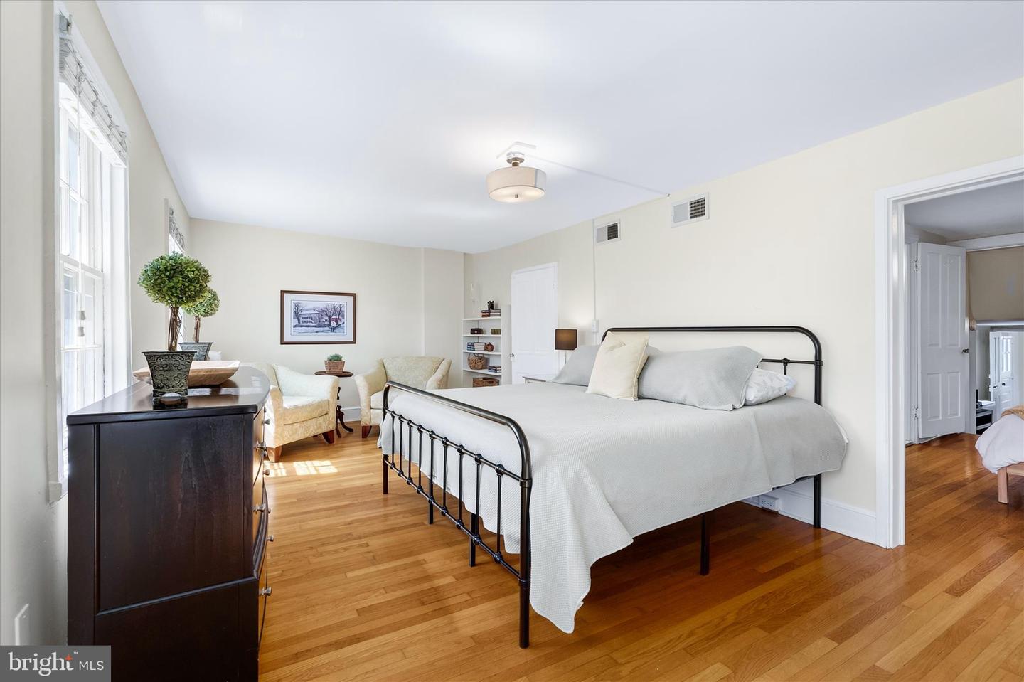 225 E 2nd Street photo 68