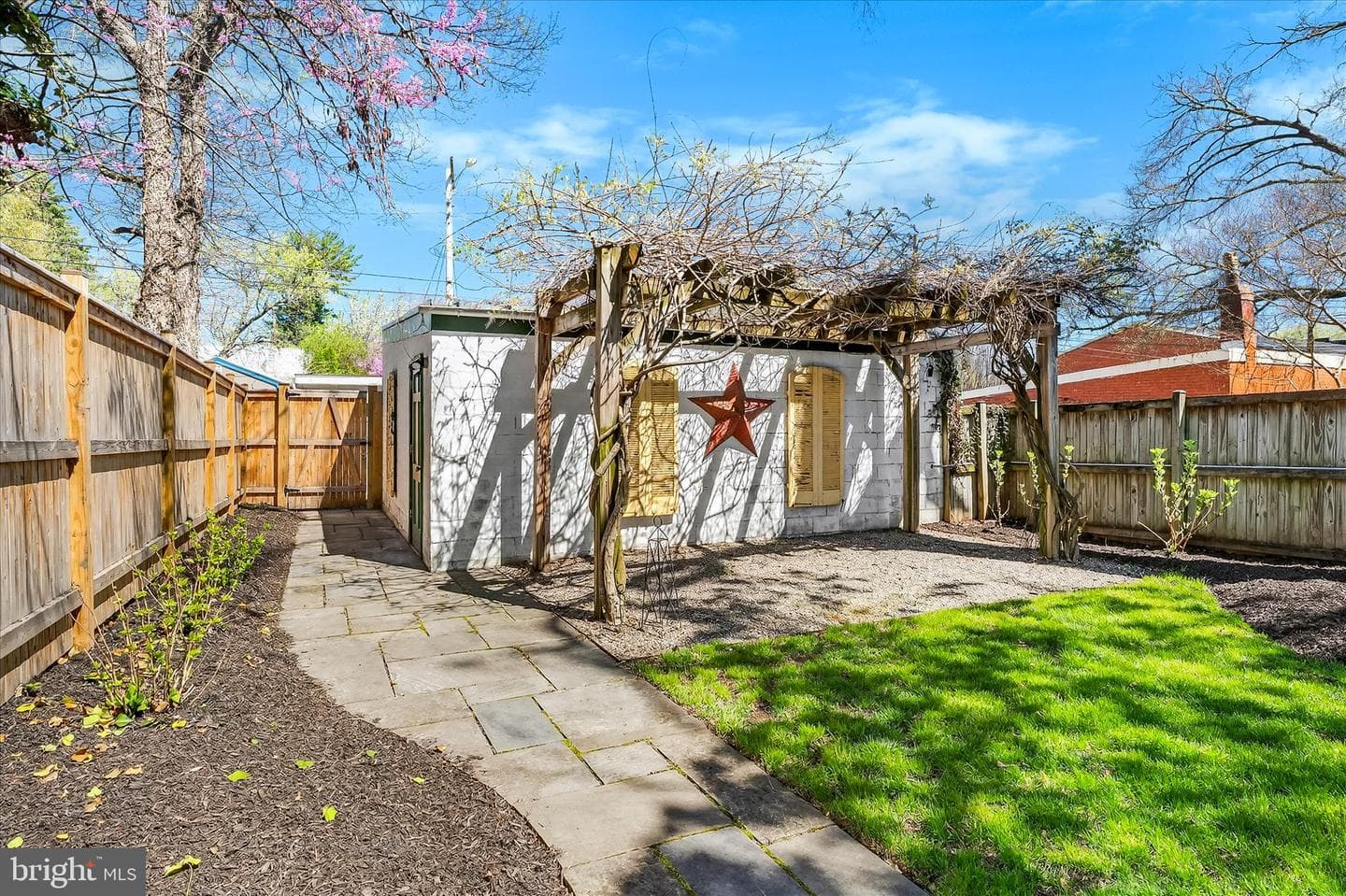 225 E 2nd Street photo 86
