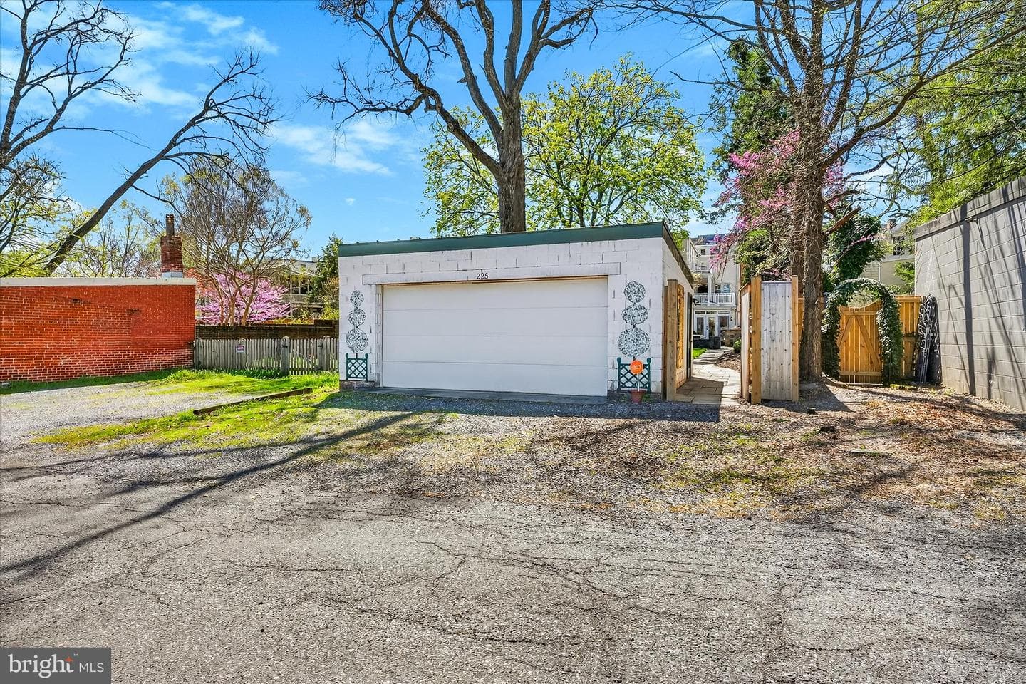 225 E 2nd Street photo 88