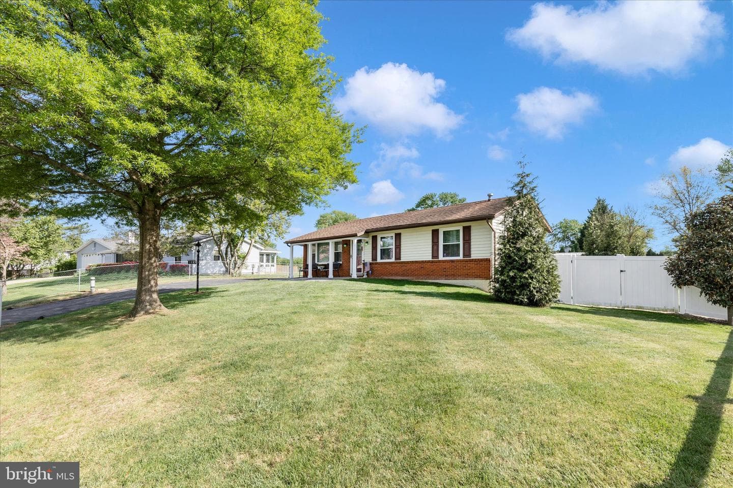 3895 Gibbons Road photo 2