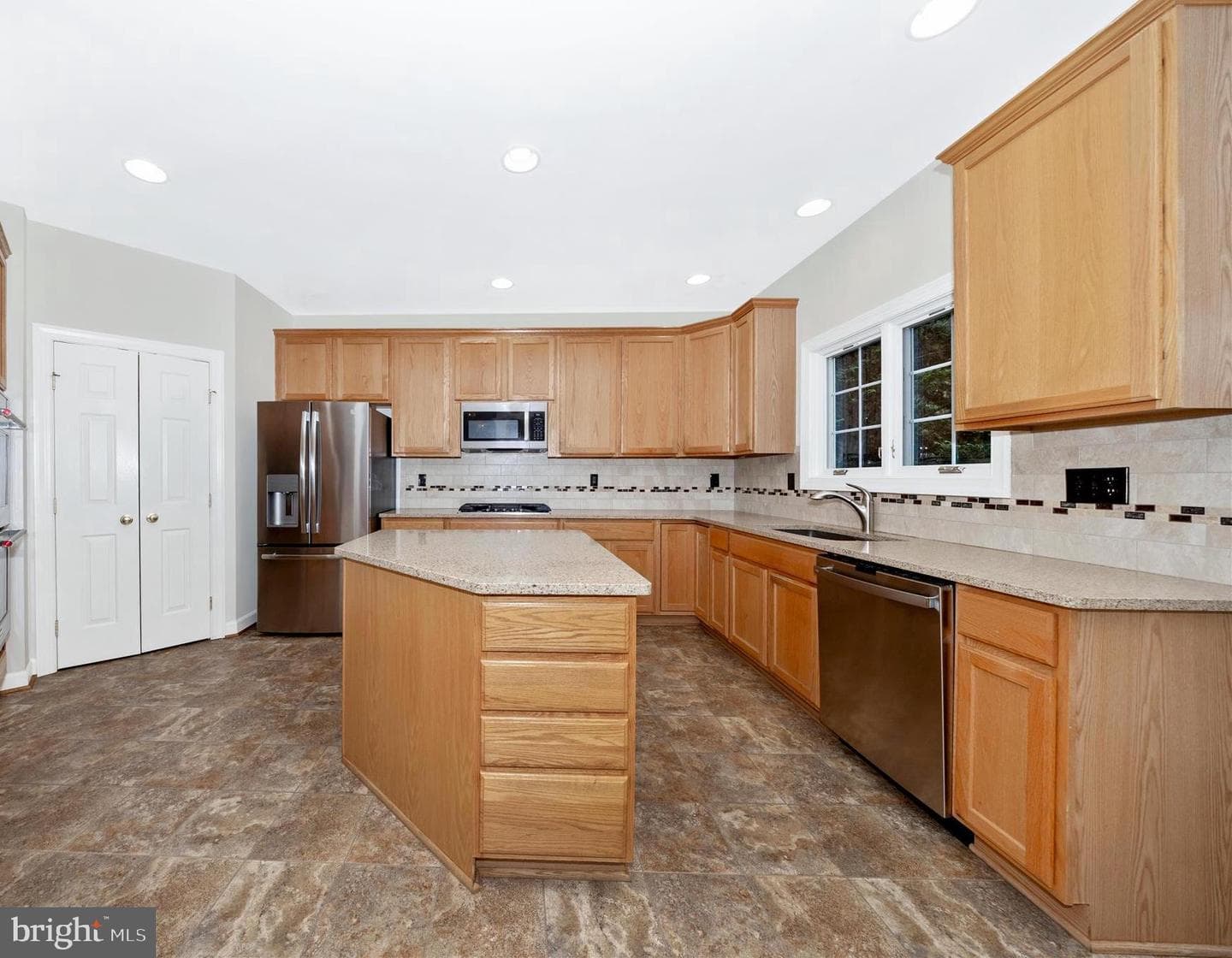 9102 Travener Circle photo 30
