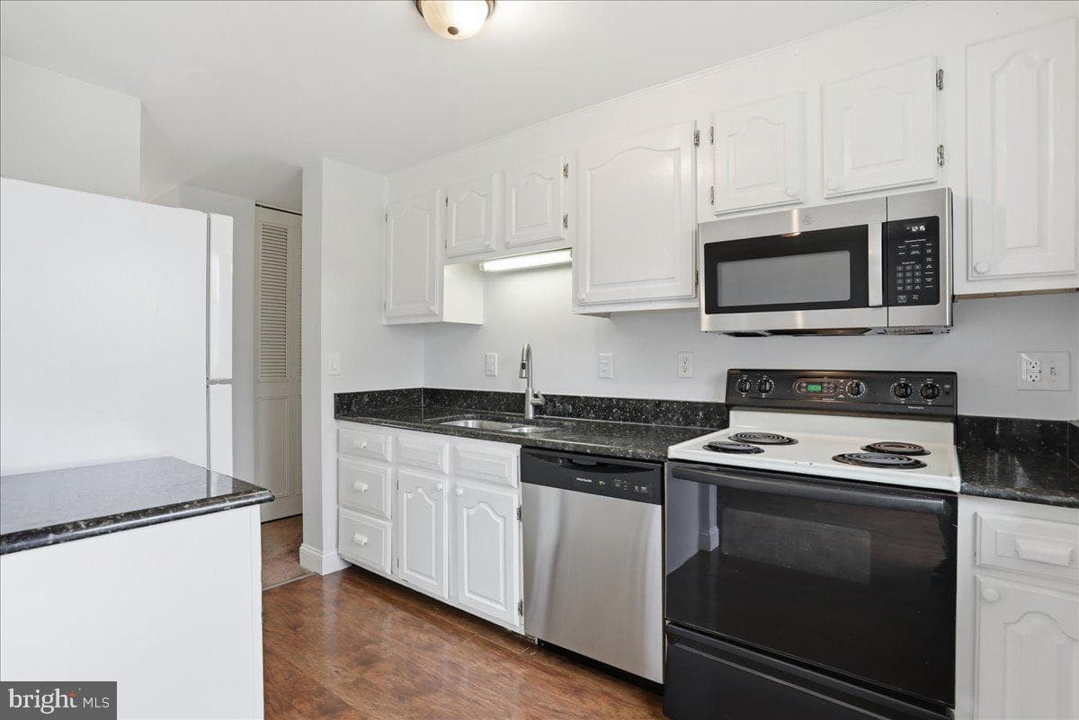 215 Challedon Drive photo 6
