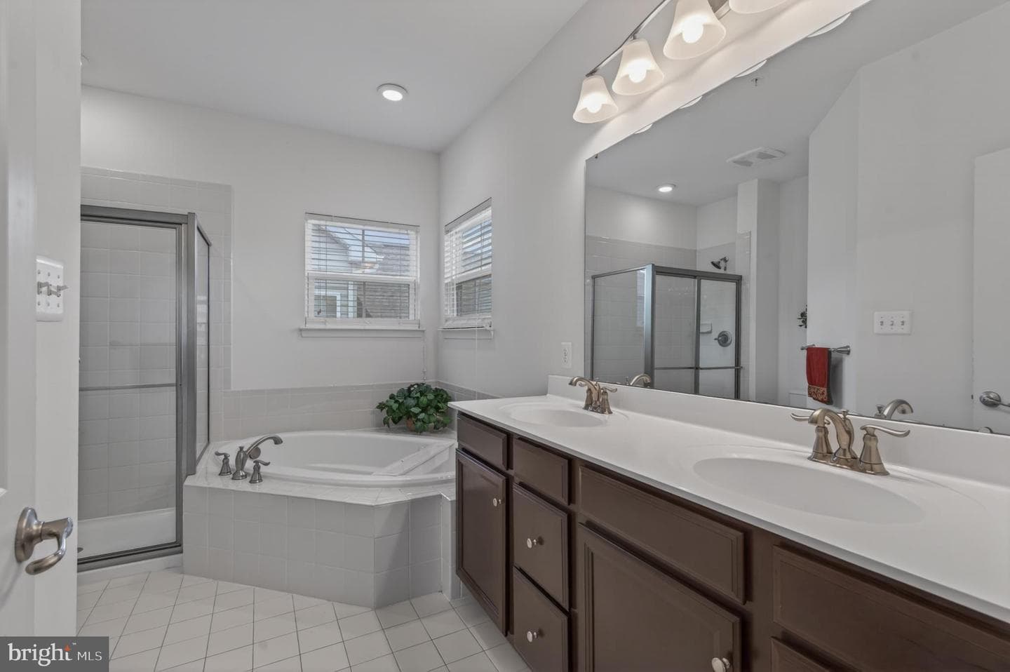 1423 Village Green Way photo 34