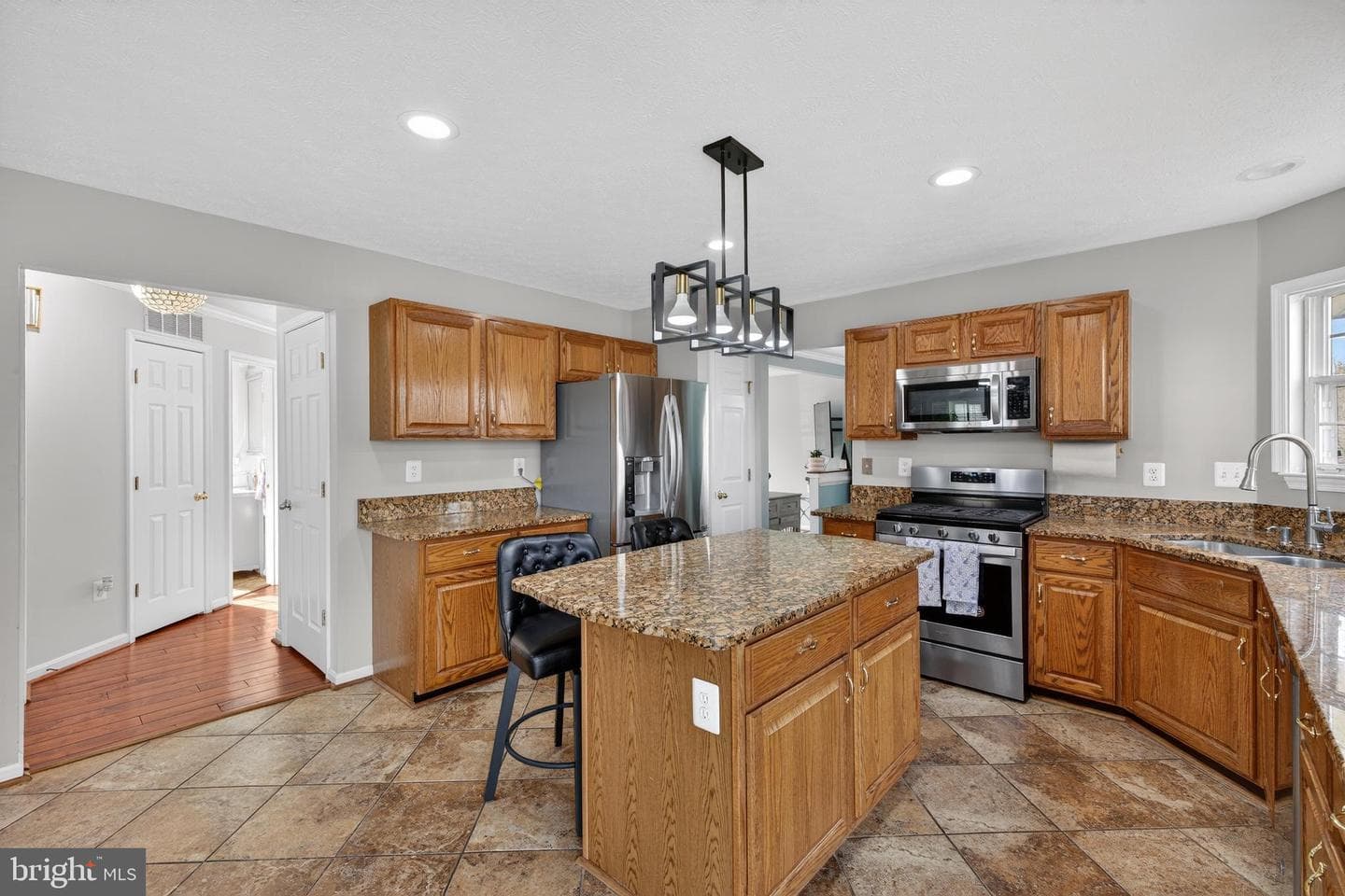 611 Hunting Ridge Drive photo 14