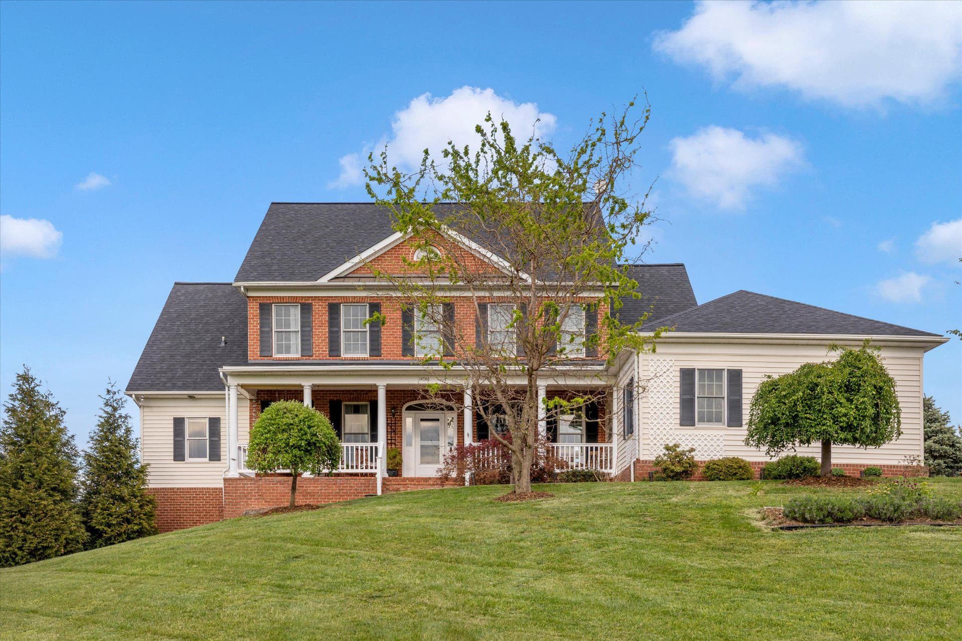 14746 New Windsor Road photo 2
