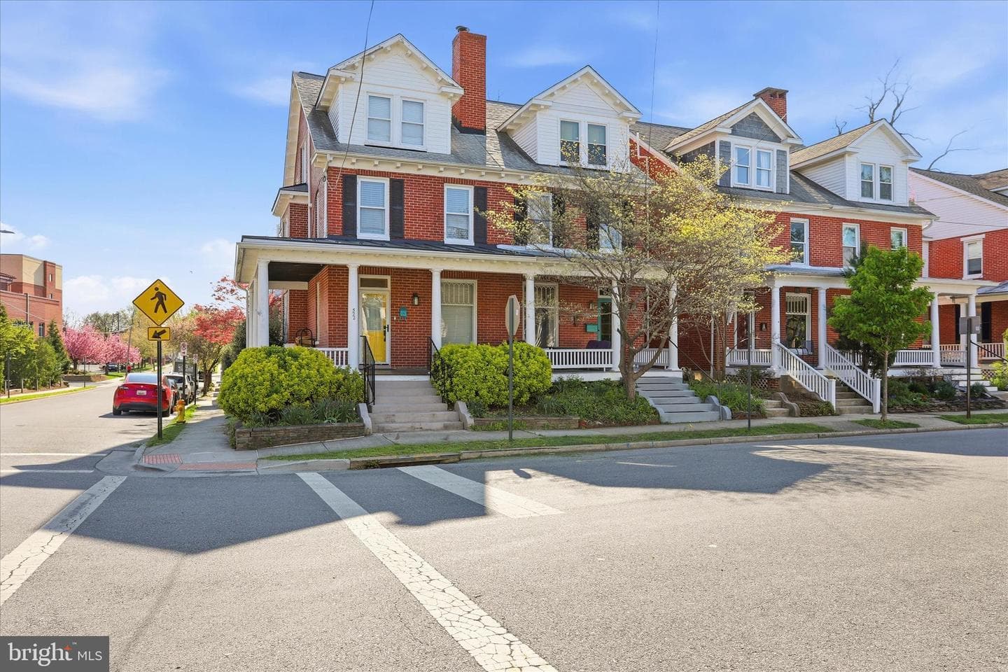 520 Elm Street photo 2