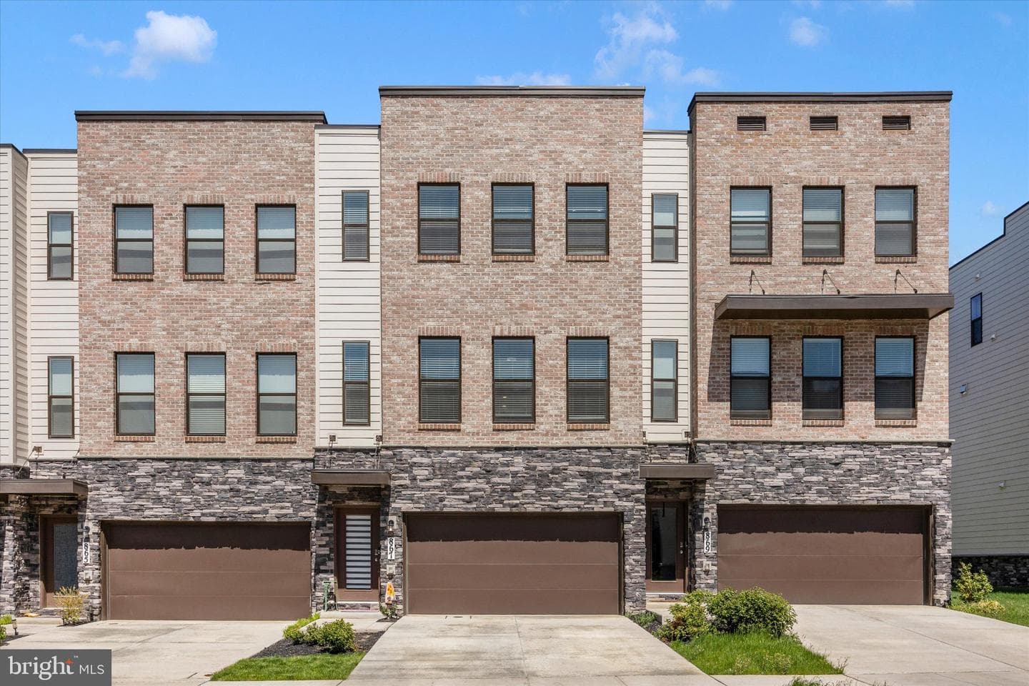 867 Amity Street photo 3