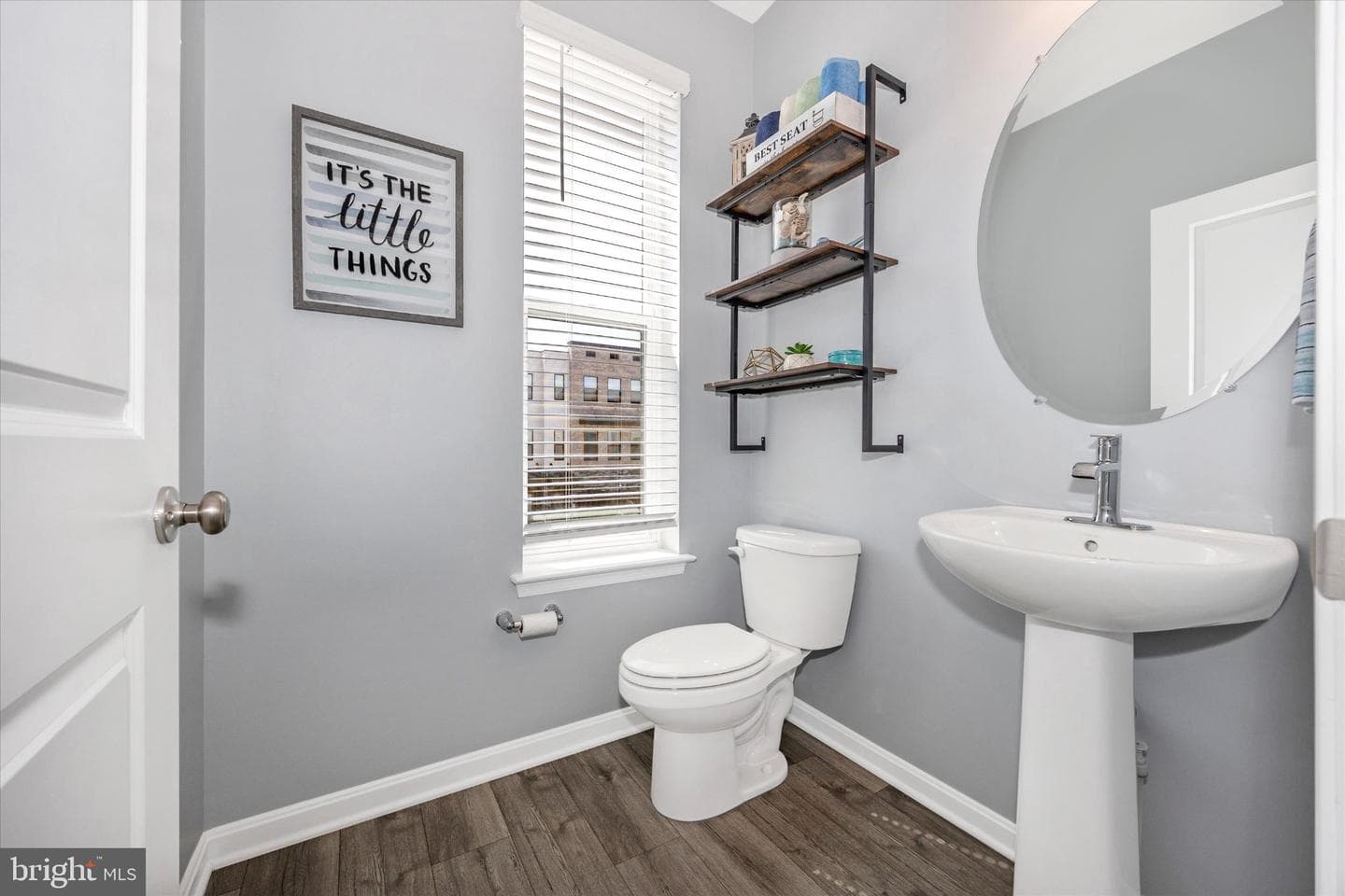 867 Amity Street photo 32
