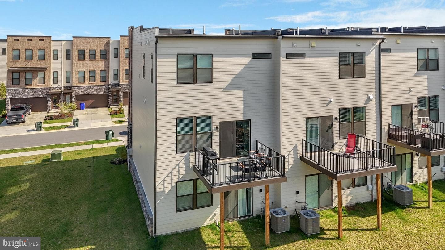 854 Amity Street photo 44