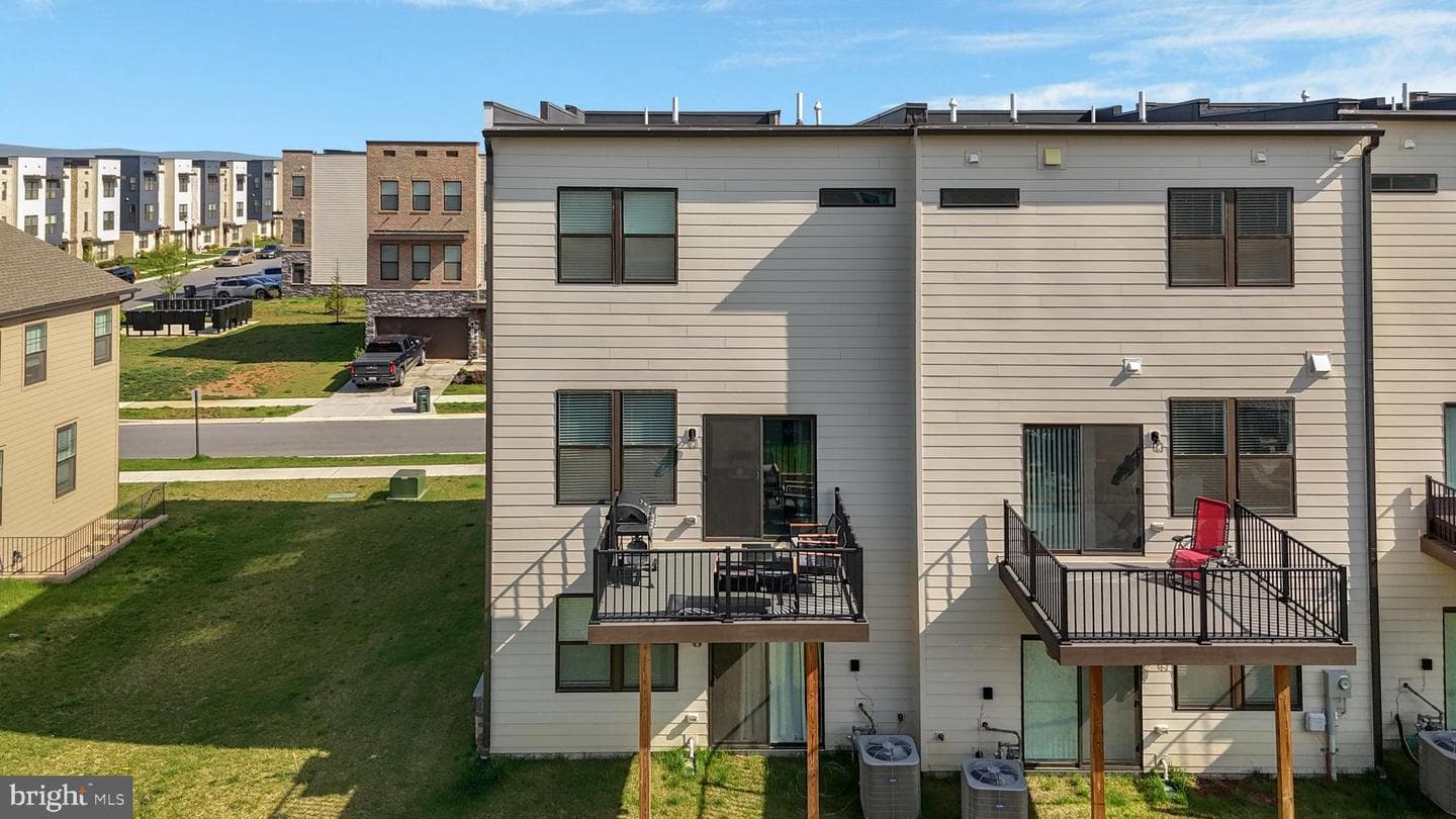 854 Amity Street photo 45