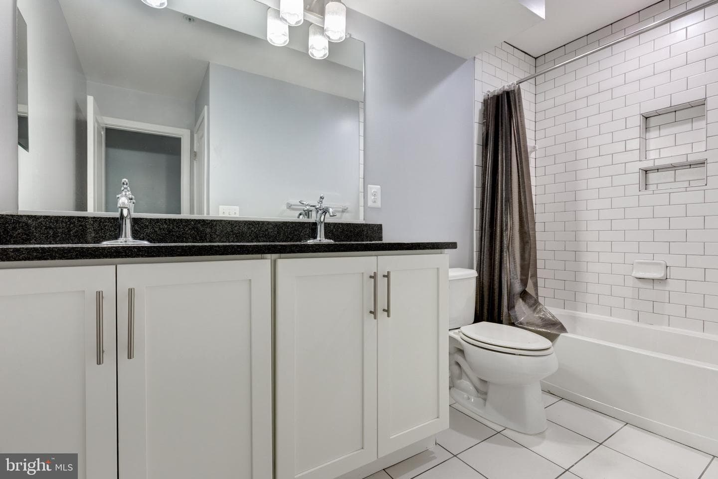 1430 Trafalgar Lane photo 32