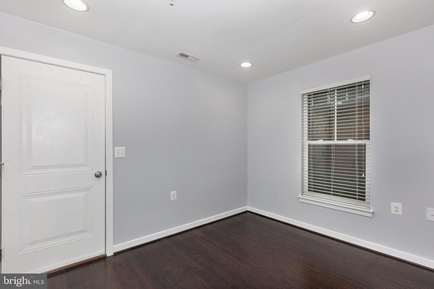 1430 Trafalgar Lane photo 7