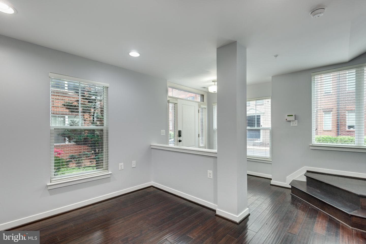 1430 Trafalgar Lane photo 9