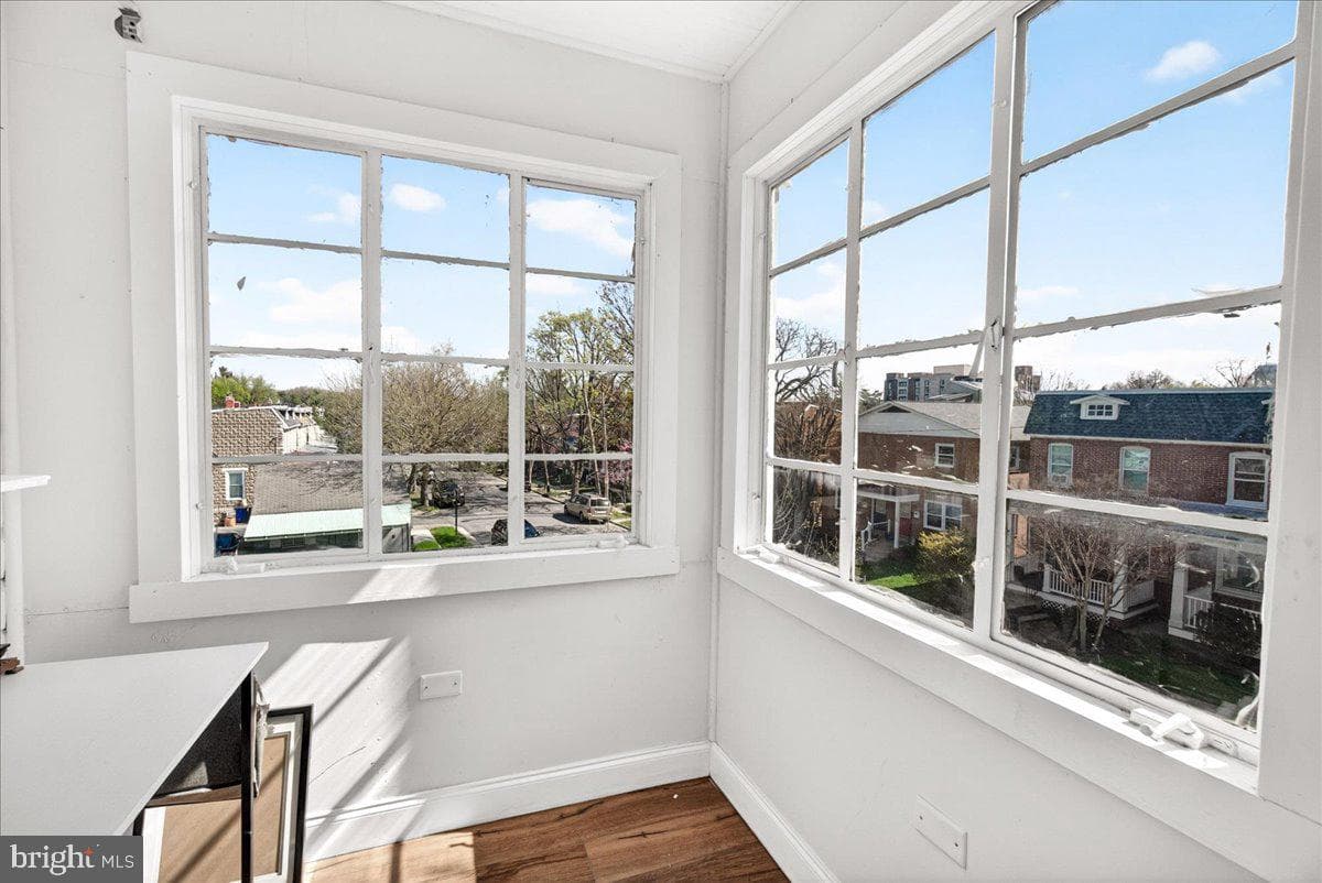 301 W 7th Street photo 12