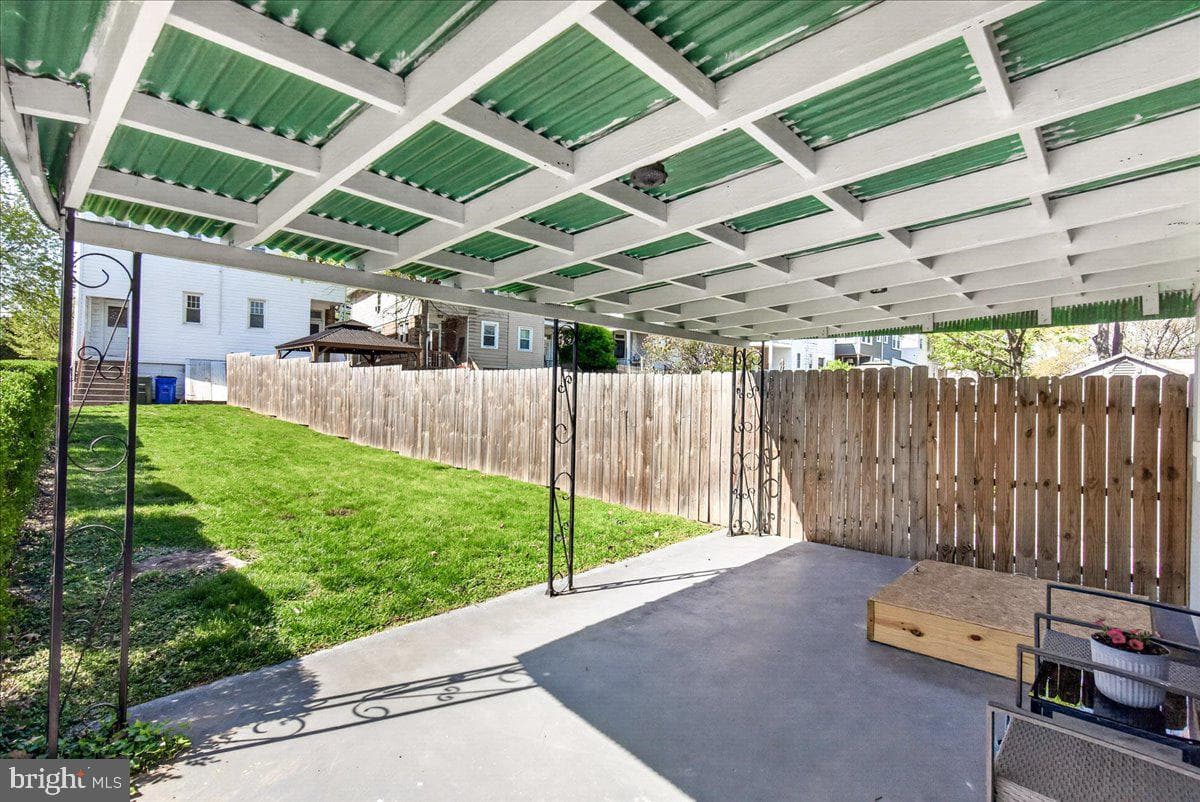 301 W 7th Street photo 26