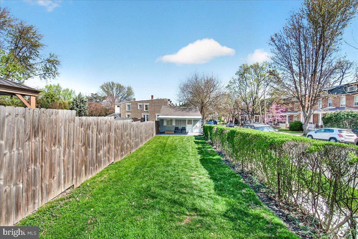 301 W 7th Street photo 31