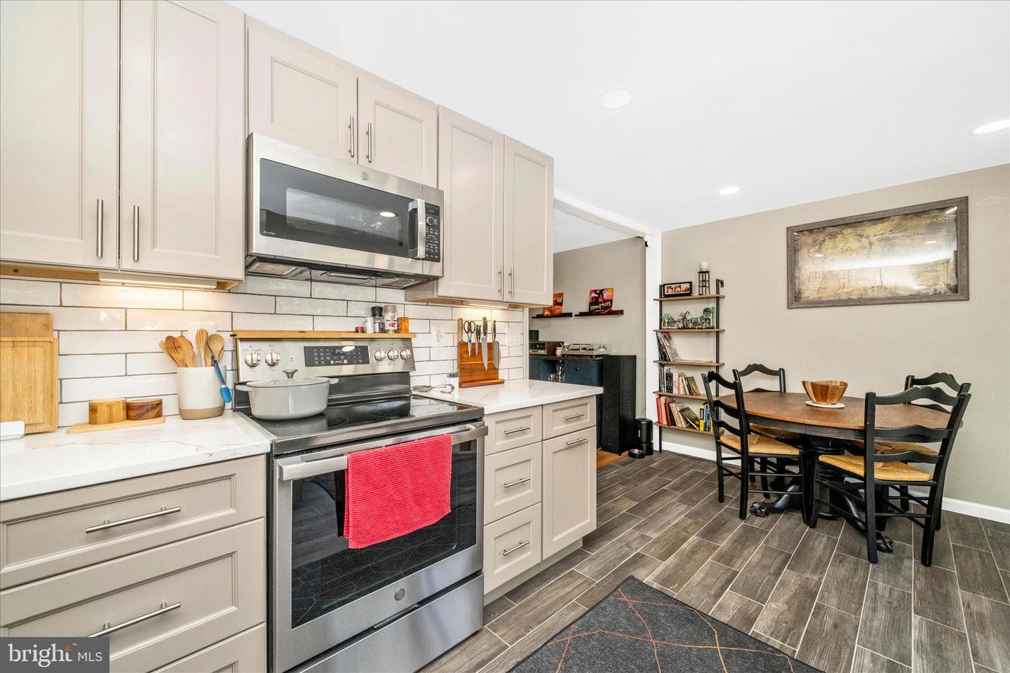 5696 Pebble Drive photo 11