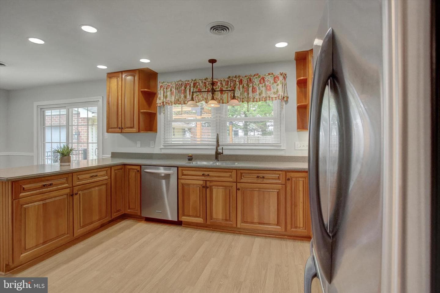 121 Albany Avenue E photo 15