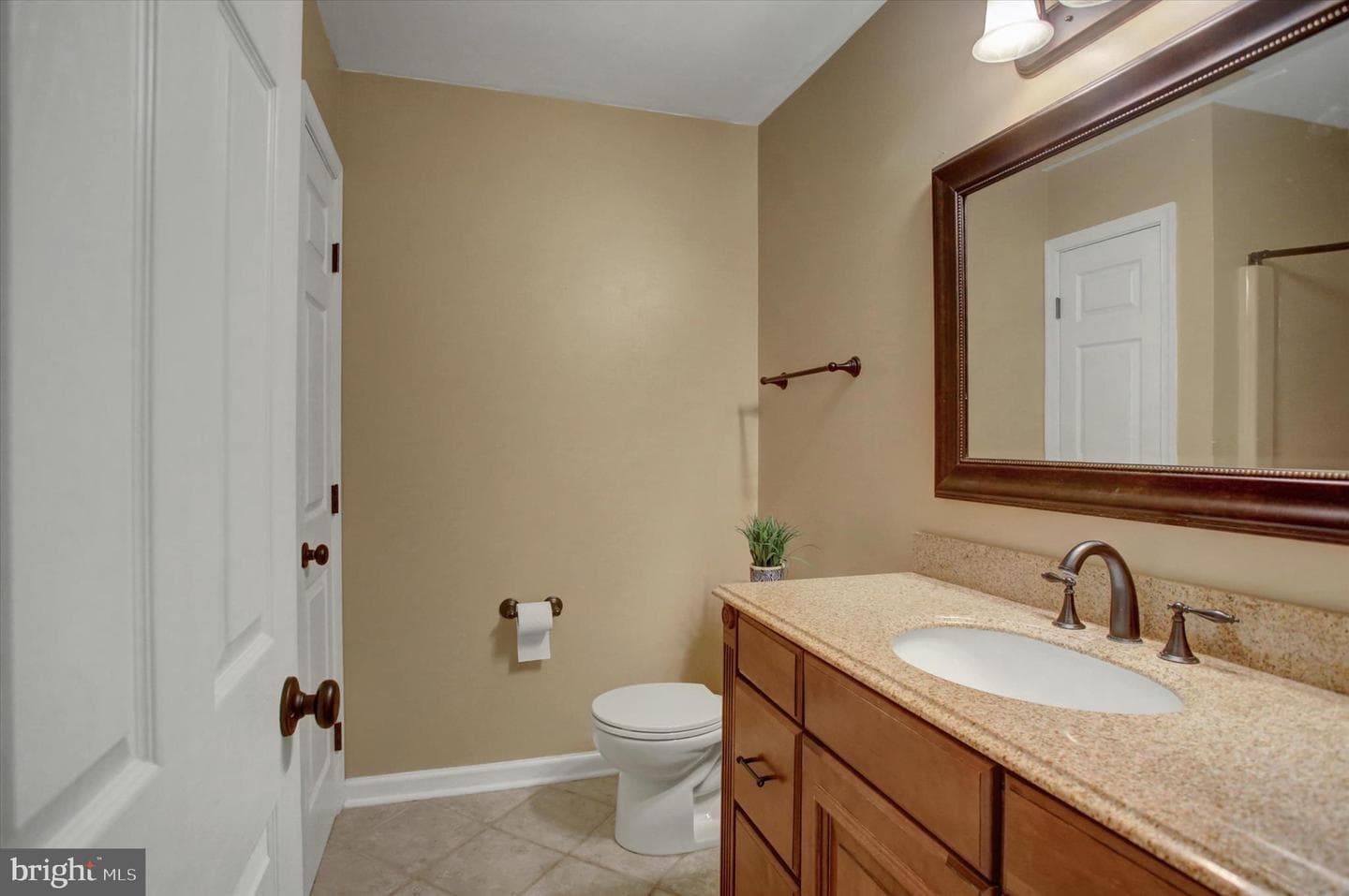 121 Albany Avenue E photo 21