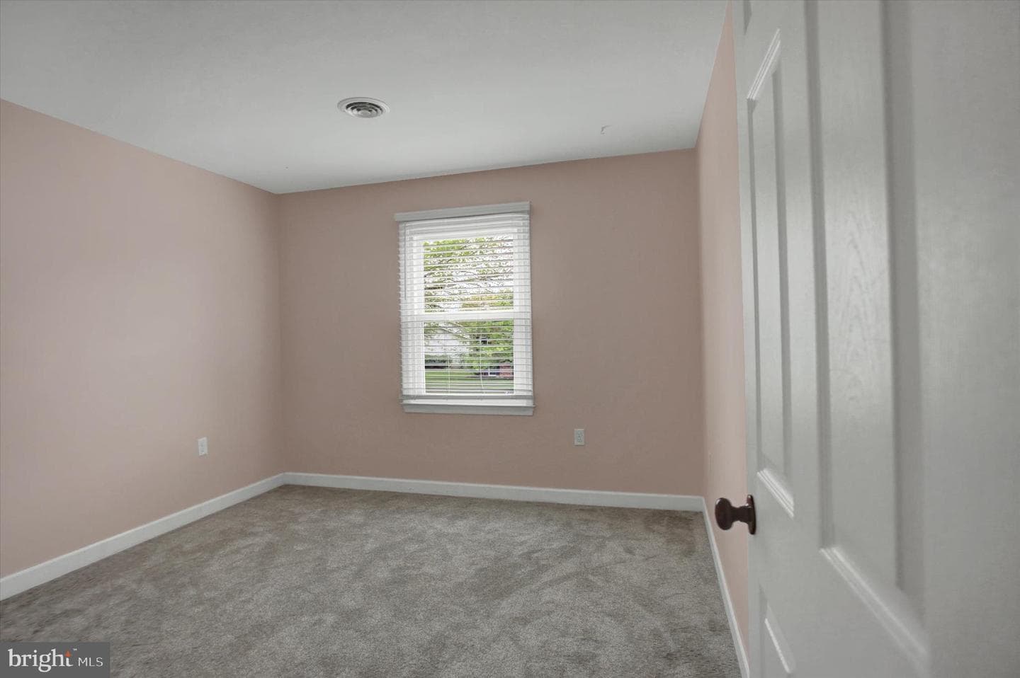 121 Albany Avenue E photo 25