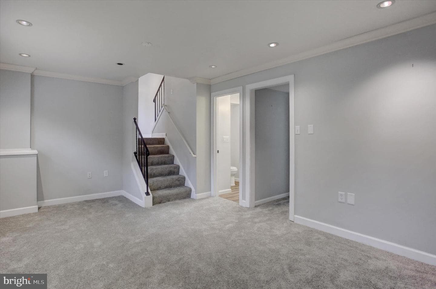 121 Albany Avenue E photo 32