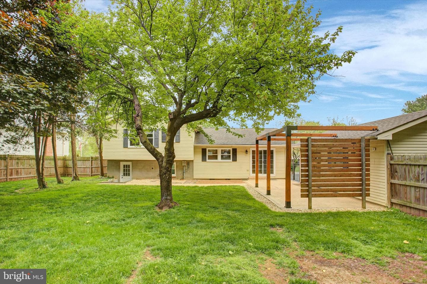 121 Albany Avenue E photo 42