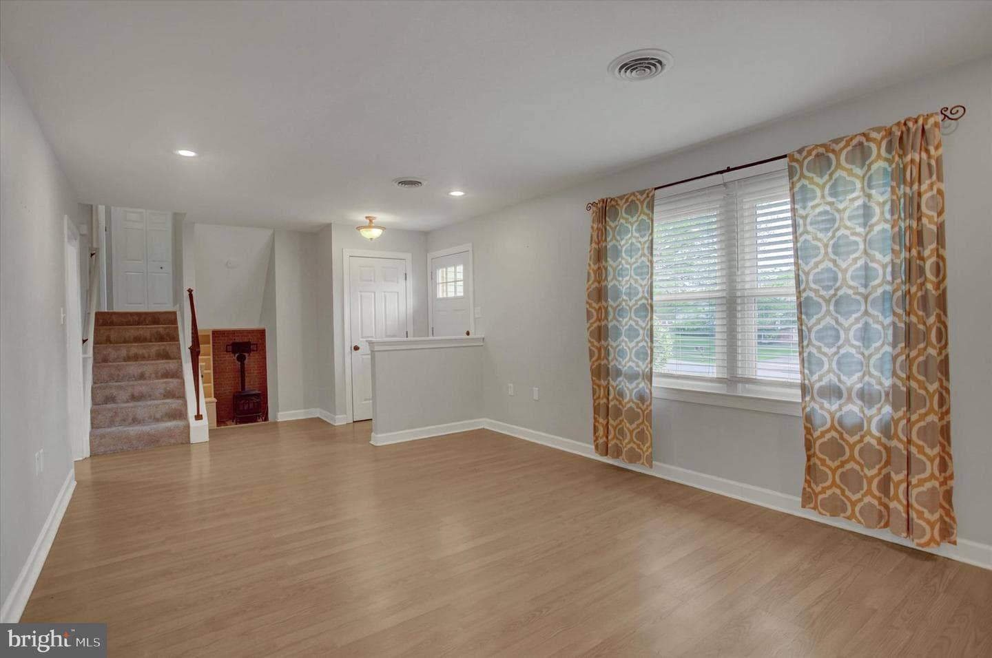 121 Albany Avenue E photo 9